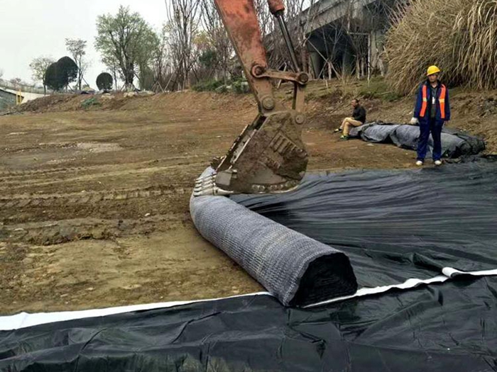 礦山排土場生態(tài)修復防滲加筋一體化工程實例